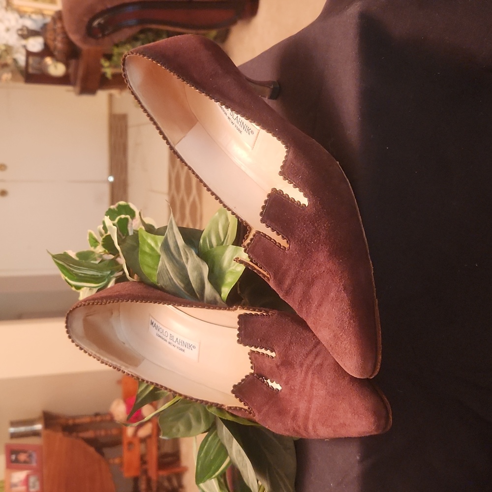 Manolo Blahnik pump